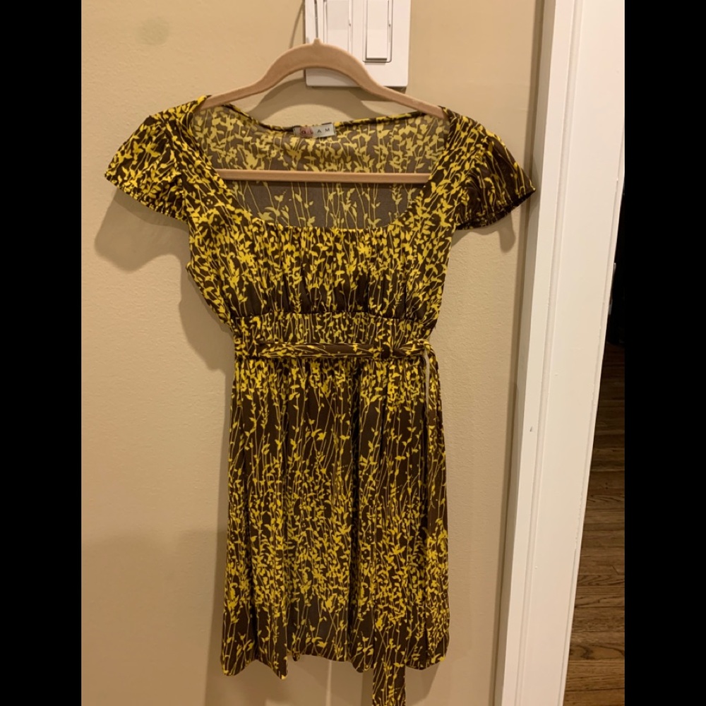 Fun summer dress mini short sleeve in brown/yellow